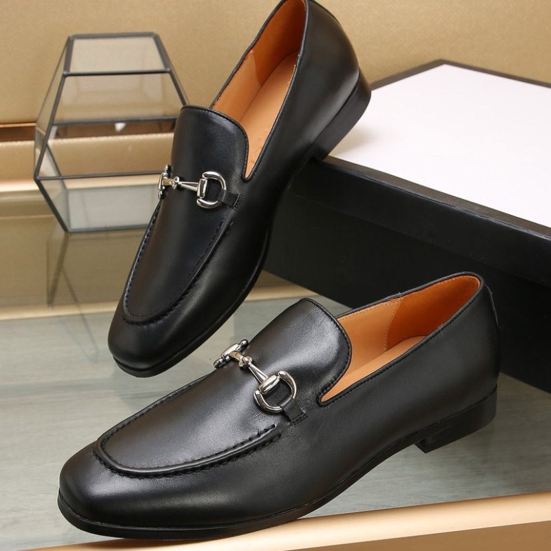 G*u*i leather shoes